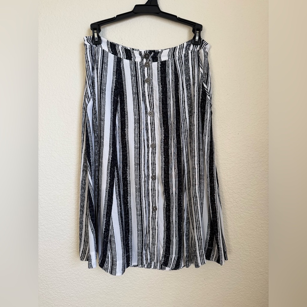 Astr The Label Black and White Button Front Skirt